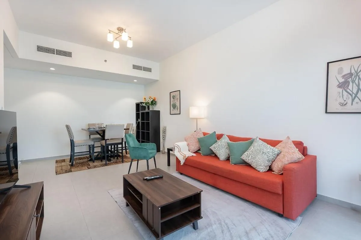 Bright And Warm 2-Bedroom Apartment In Al Barsha Dubai