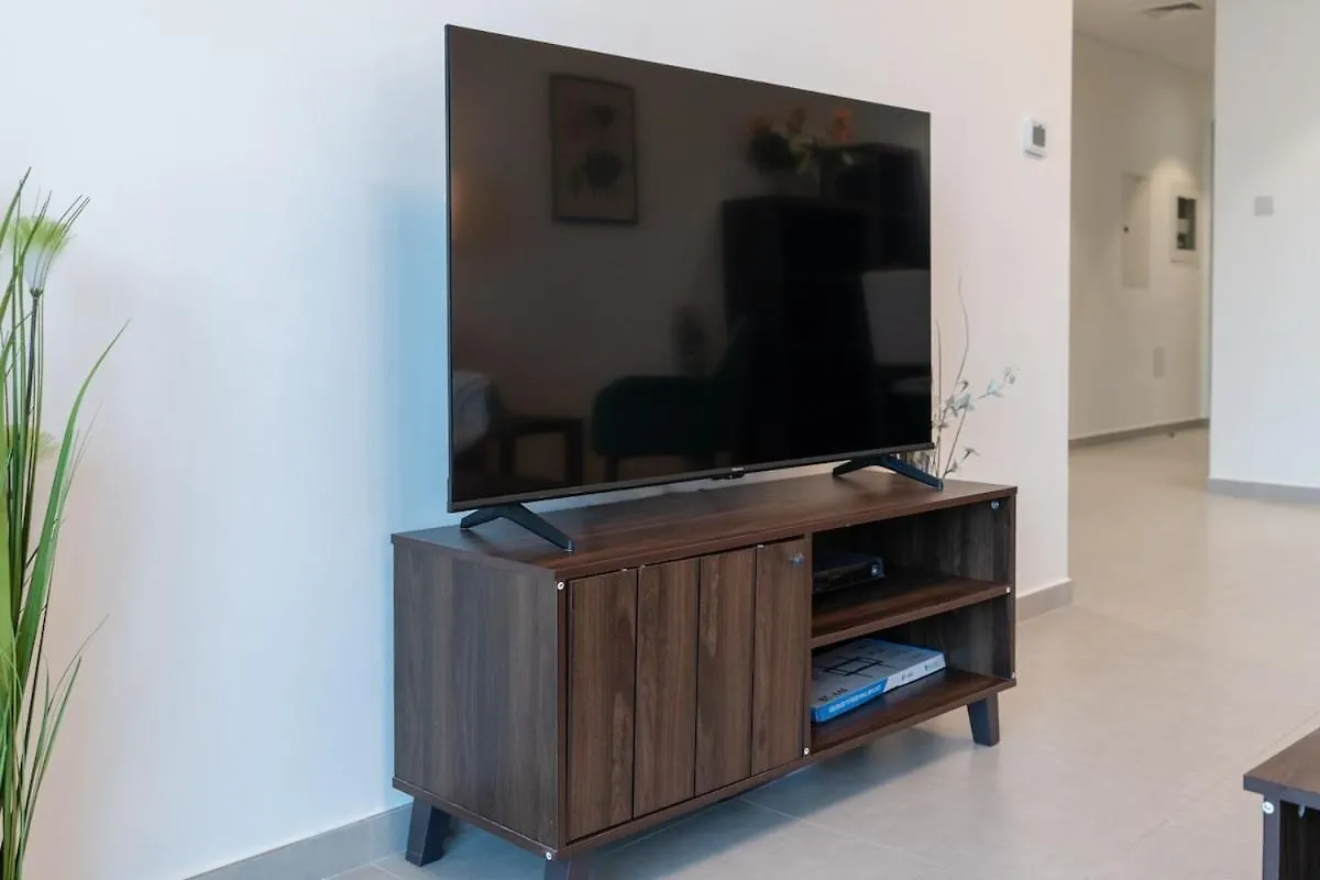 Bright And Warm 2-Bedroom Apartment In Al Barsha Dubaj
