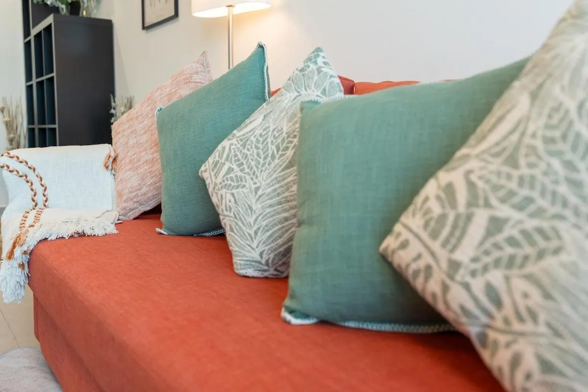 Bright And Warm 2-Bedroom Apartment In Al Barsha Dubai 0*,