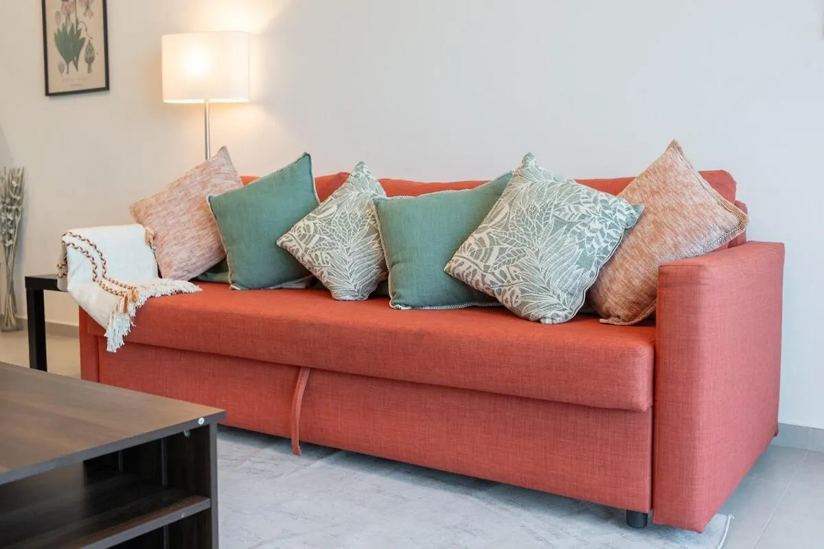 Bright And Warm 2-Bedroom Apartment In Al Barsha Dubaj