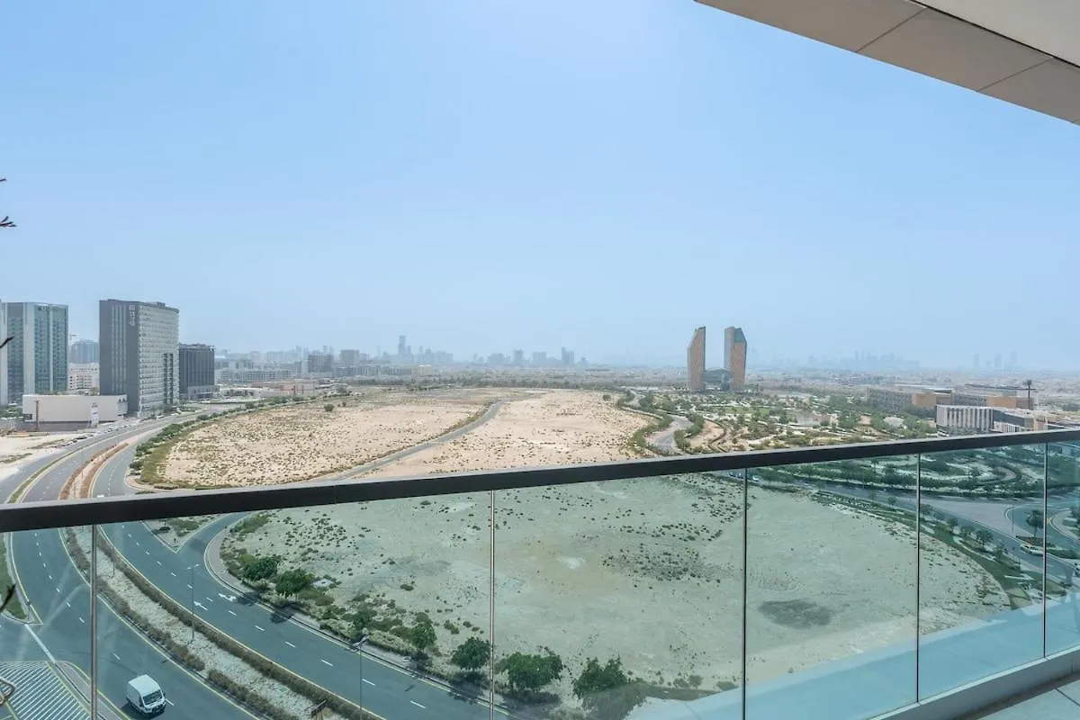 Bright And Warm 2-Bedroom Apartment In Al Barsha Dubaj