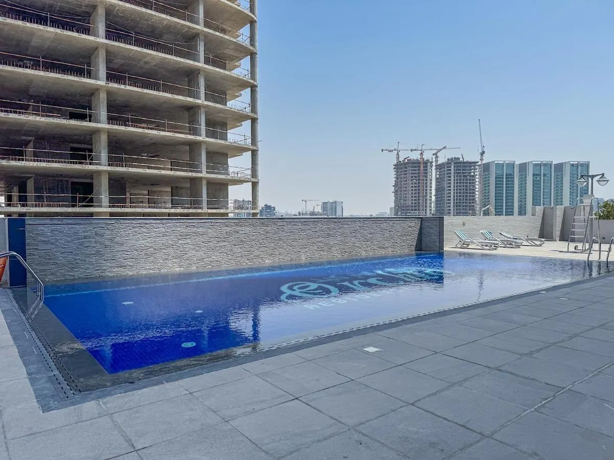 Bright And Warm 2-Bedroom Apartment In Al Barsha Dubaj